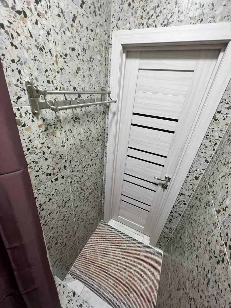 Hostel Рой Ałma Ata Zewnętrze zdjęcie